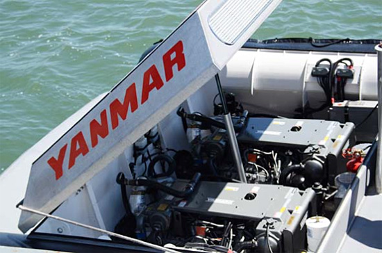 「Chase Boat YANMAR2」に搭載されるヤンマー製ディーゼルエンジン8LV型
